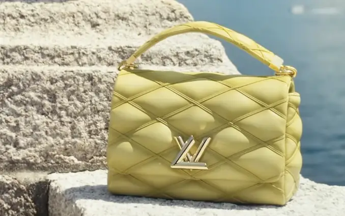 Grâce à ce tuto surprenant, elle s'offre un sac Louis Vuitton pour