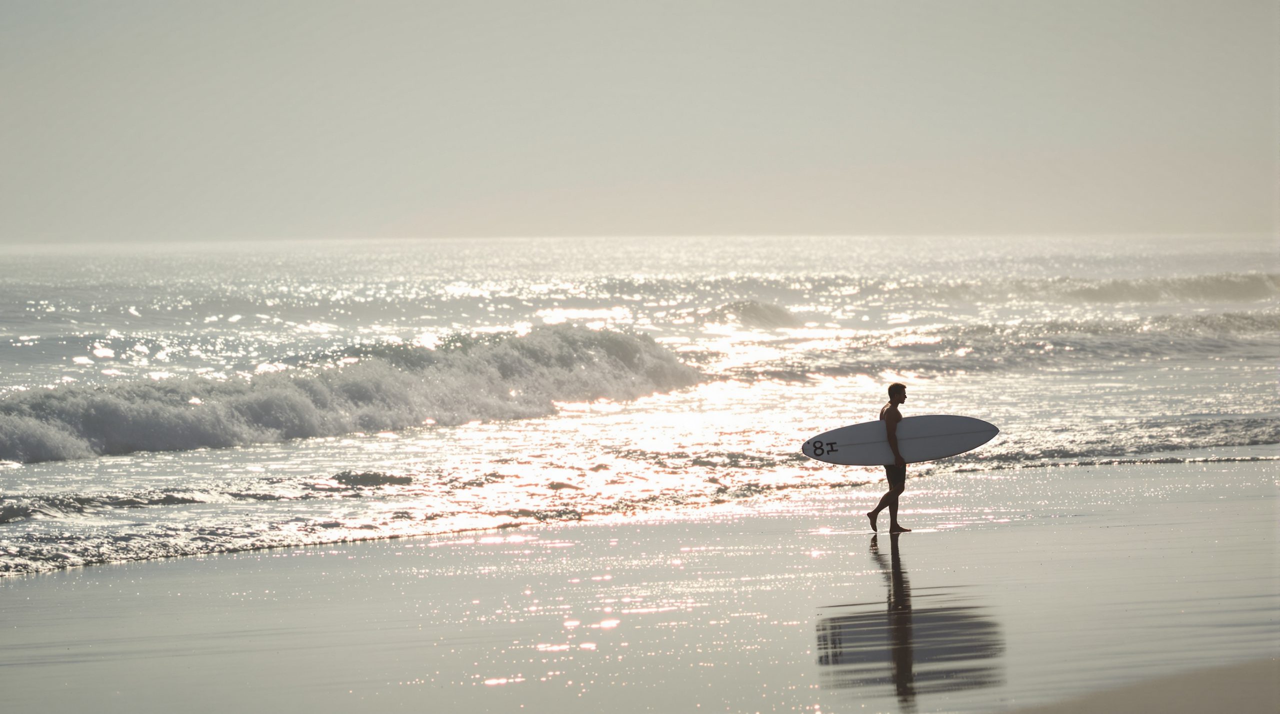 Surfeur_Hommage_Plage