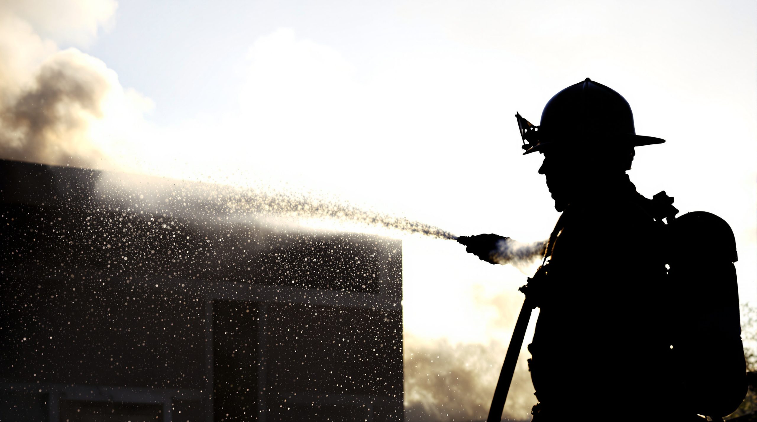intervention_pompier_hangar_feu