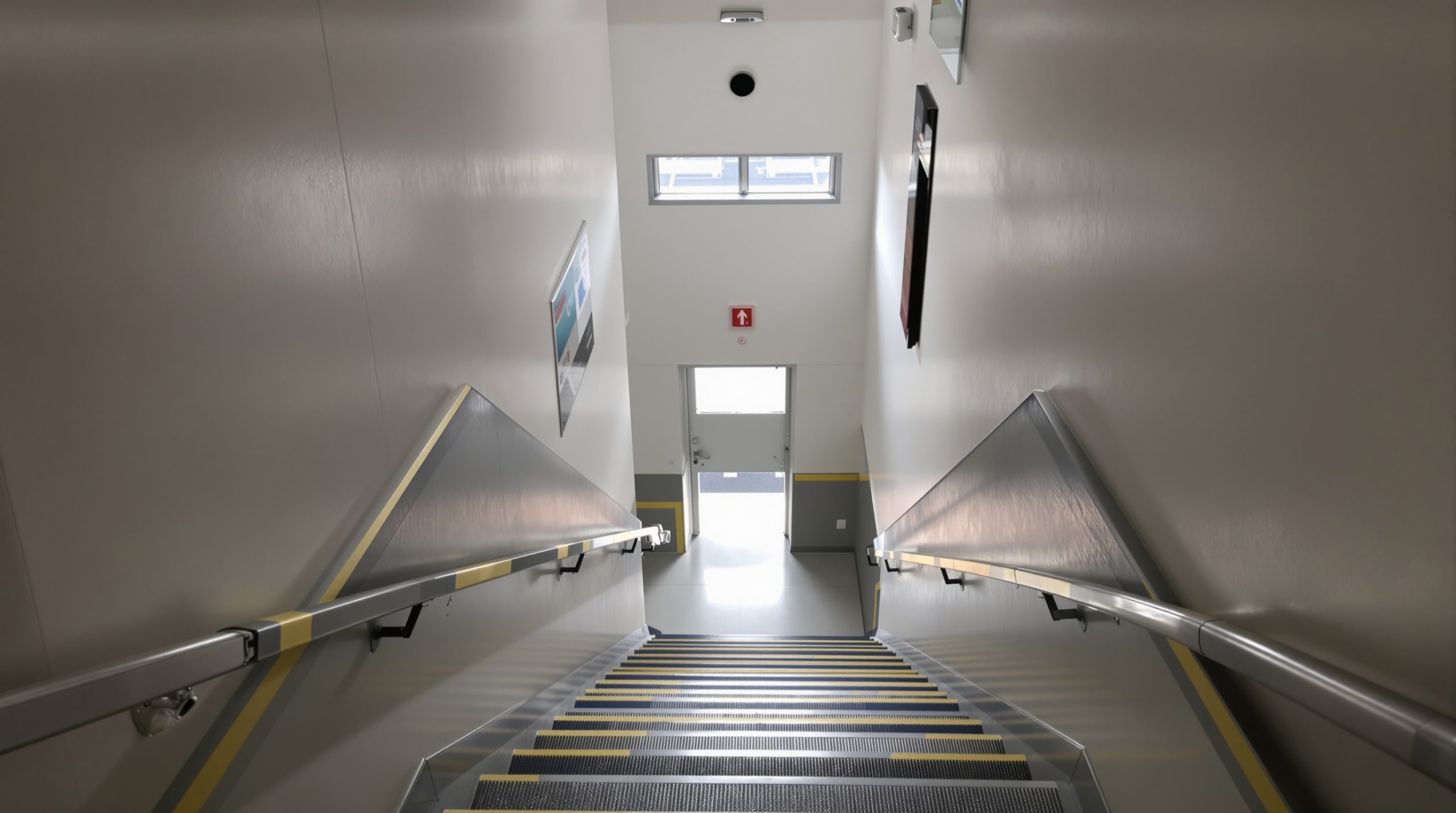 escalier_sécurité_école