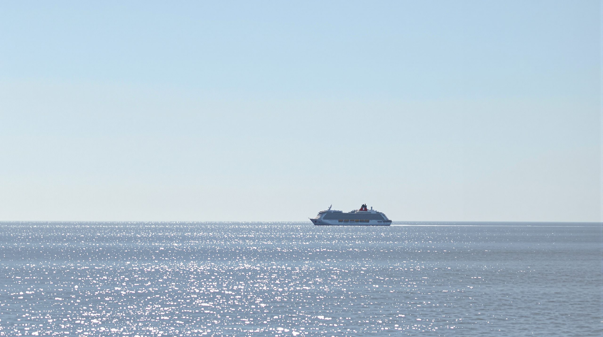 paquebot_mer_ciel_clair