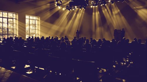 audience-tribunal-lumineuse
