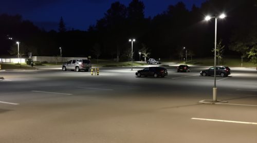 parking_crepuscule_lumineux