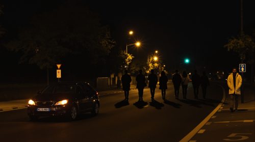 rue_nuit_passants