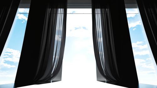 tribunal_france_drapeaux_ciel_bleu