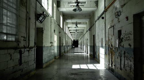 couloir_prison_calme