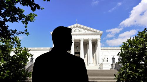 DevantPalaisJusticeValDOise