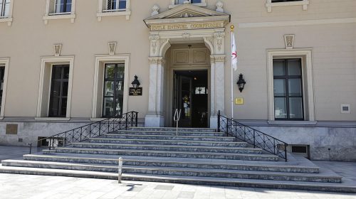 tribunal_exterieur_jour_ensoleille