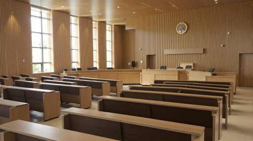 tribunal-lumineux-fond-vide