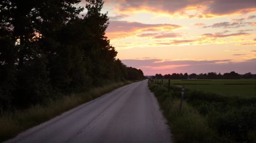 voie_ferroviaire_vide_campagne_crépuscule