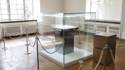 musée-vitrine-brisée