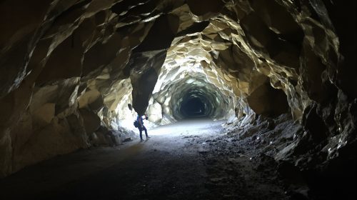 tunnel_eclairé_souterrain