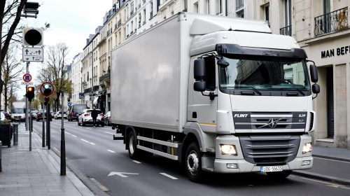 camion-stationne-paris