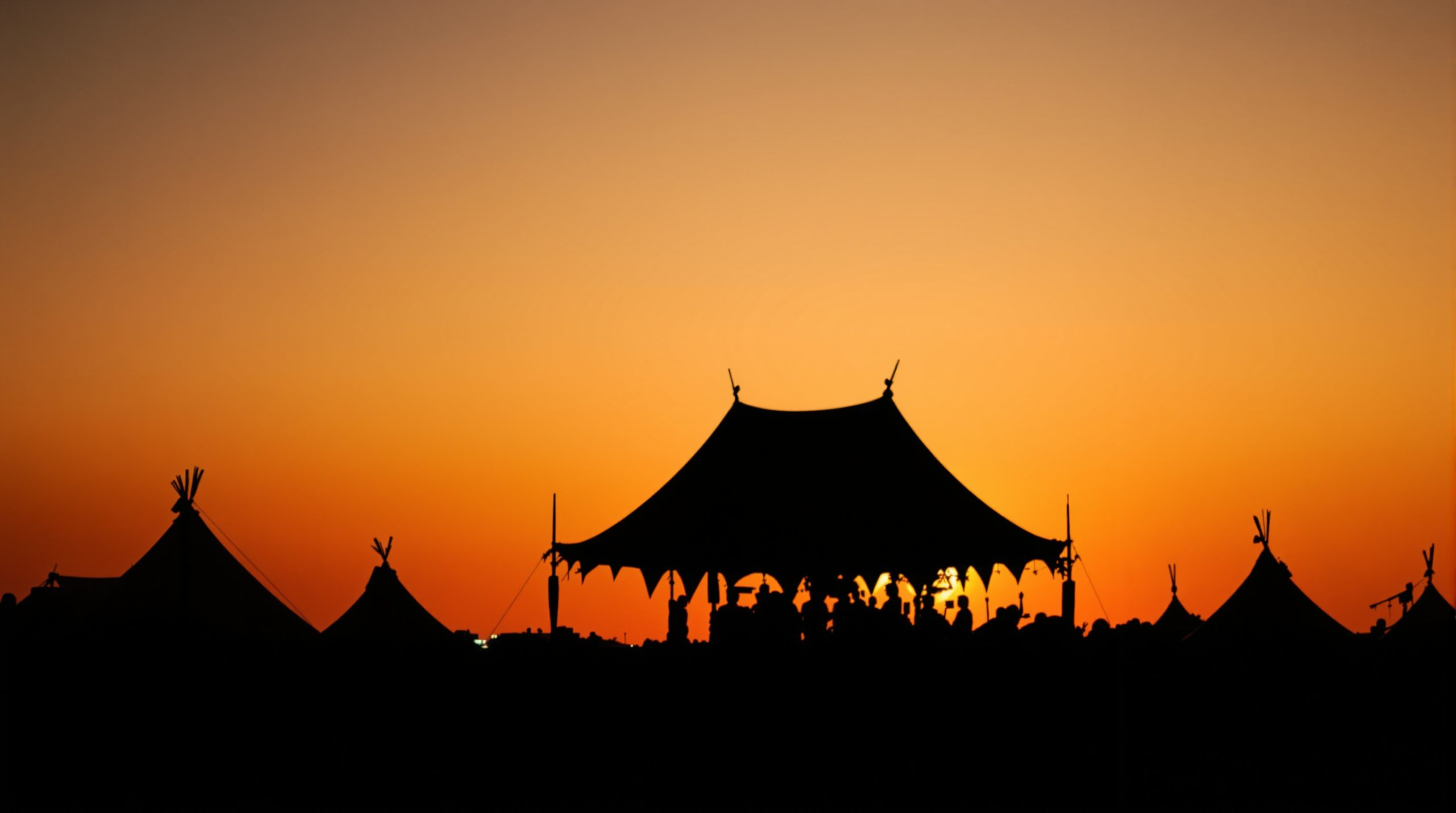 festival_campement_scène