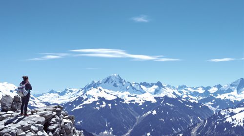 montagne-silhouette-randonneur