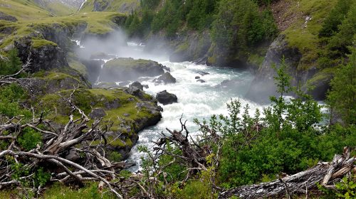 TorrentPuissantMontagne