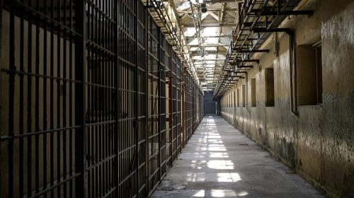 couloir_prison_vide