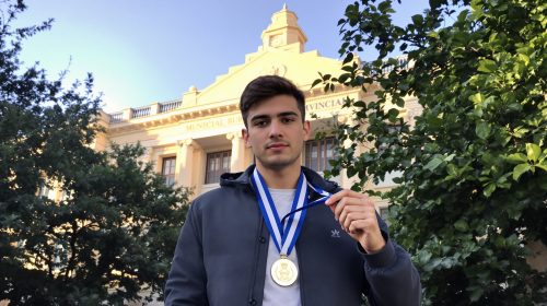 Remise_médaille_jeune_homme