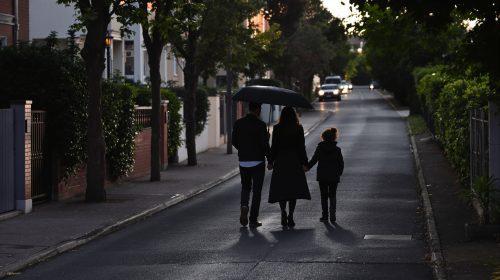Rue résidentielle matin calme
