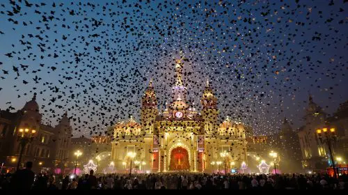 festival-durga-puja-crowd