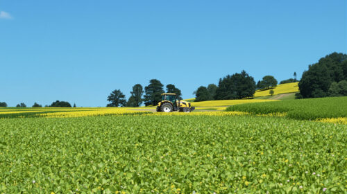 tracteur-champ-campagne-lumineux